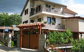 Risto'S Guest House